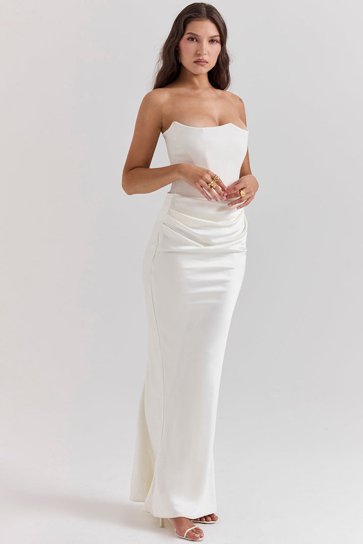 Schlicht elegantes trägerloses Maxikleid für Damen. Ideal als Hochzeitsgastkleid oder für formelle Anlässe. Abendkleid.