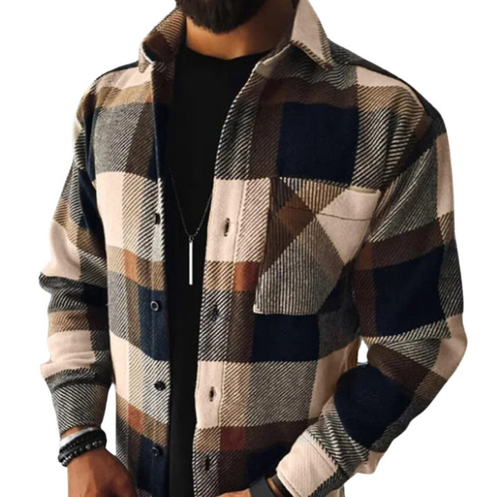 Rückenansicht des karierten Herren Winterhemdes. Komfortables Langarm Freizeithemd für elegante Herrenmode.