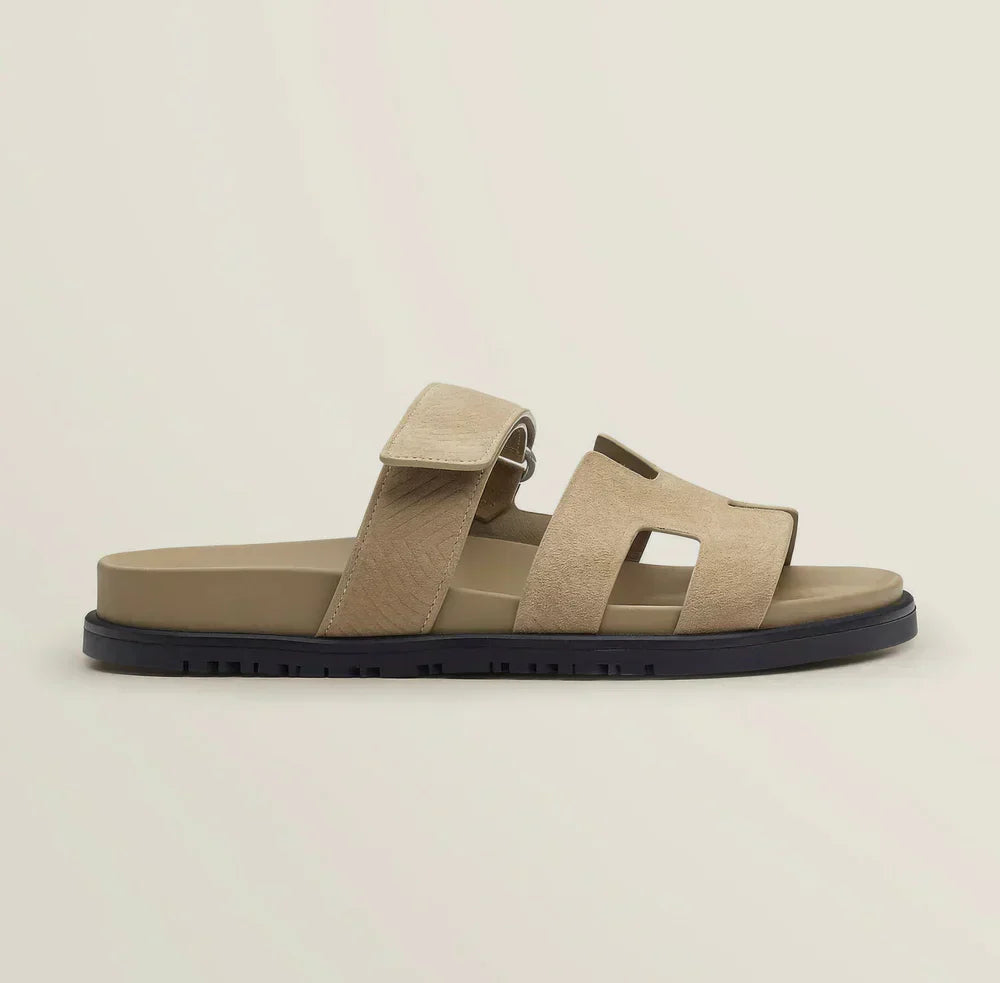 Rückansicht der Elke Damen Sandalen mit robuster, rutschfester Sohle für sicheren Halt im Sommer.