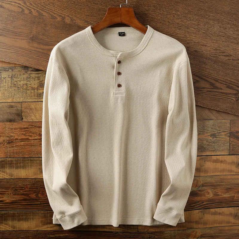 Casual Herren Langarmshirt, modernes Henley-Design für aktive Männer. Perfektes Oberteil für den Alltag.