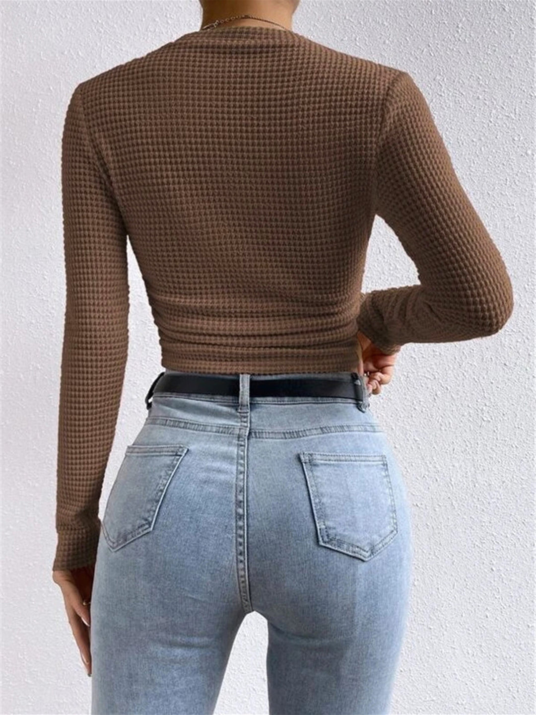 Damenmode Frühling: Enganliegendes Langarmtop aus Waffelstrick; basic, modern und vielseitig.