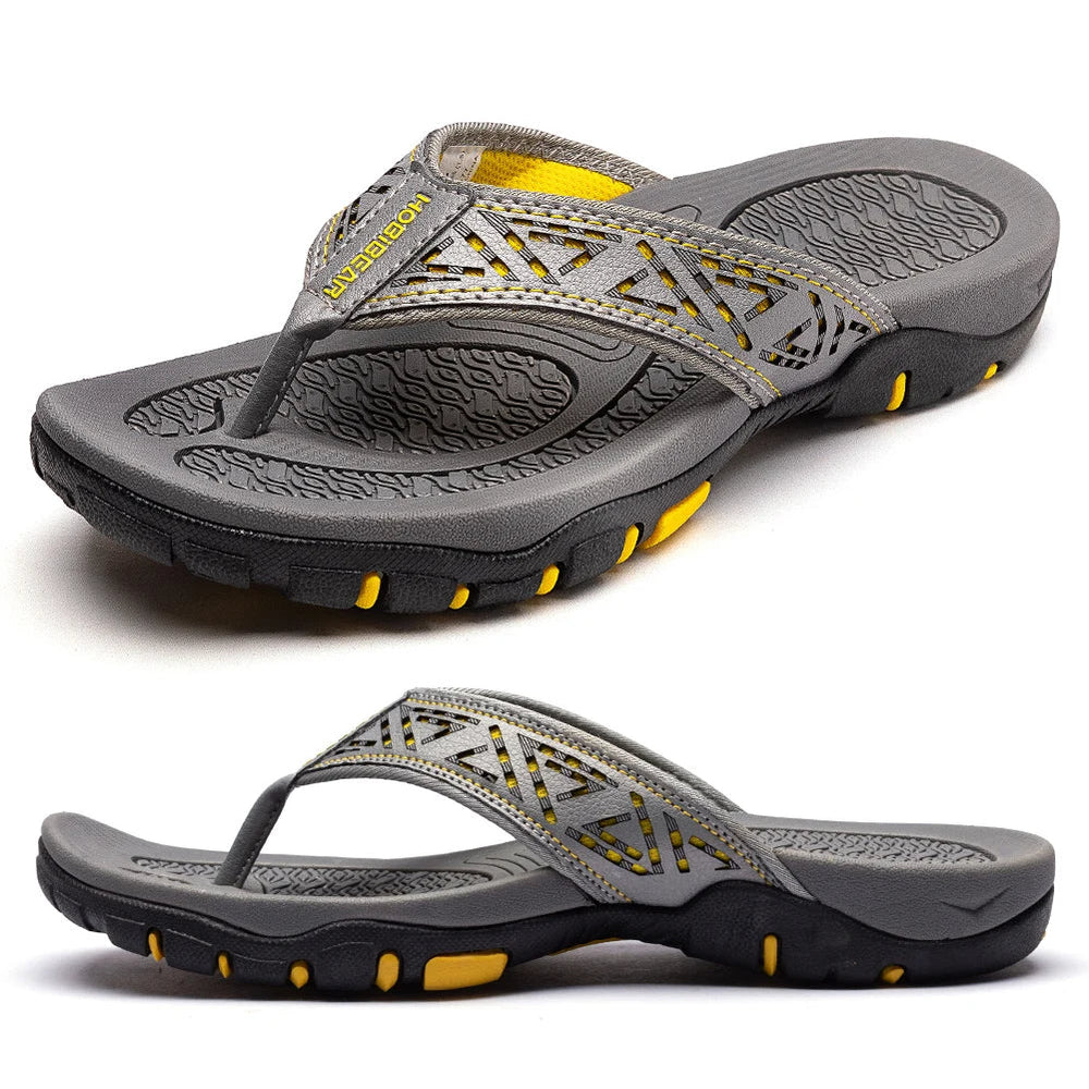 Ergonomische Herren Slipper in Grau, bequem und stützend, ideal für ganztägigen Komfort.