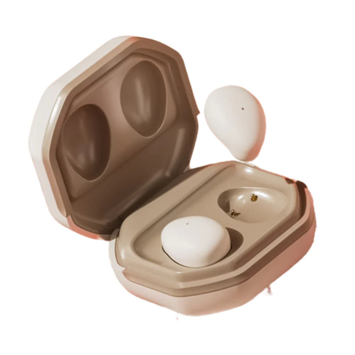 Schallisolierende Schlaf-Ohrstöpsel in Beige mit Ladebox für ruhige Nächte und effektive Lärmreduzierung.
