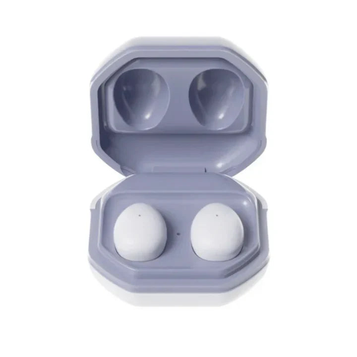 Tragbare Ladebox für schallisolierende Schlaf-Ohrstöpsel, zeigt die kompakte Größe und das elegante Design.