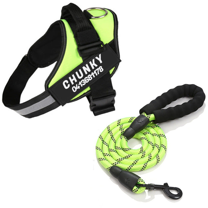 Ergonomisches Anti-Zug Hundegeschirr in verschiedenen Farben, personalisierbar für Komfort und reflektierende Sicherheit.