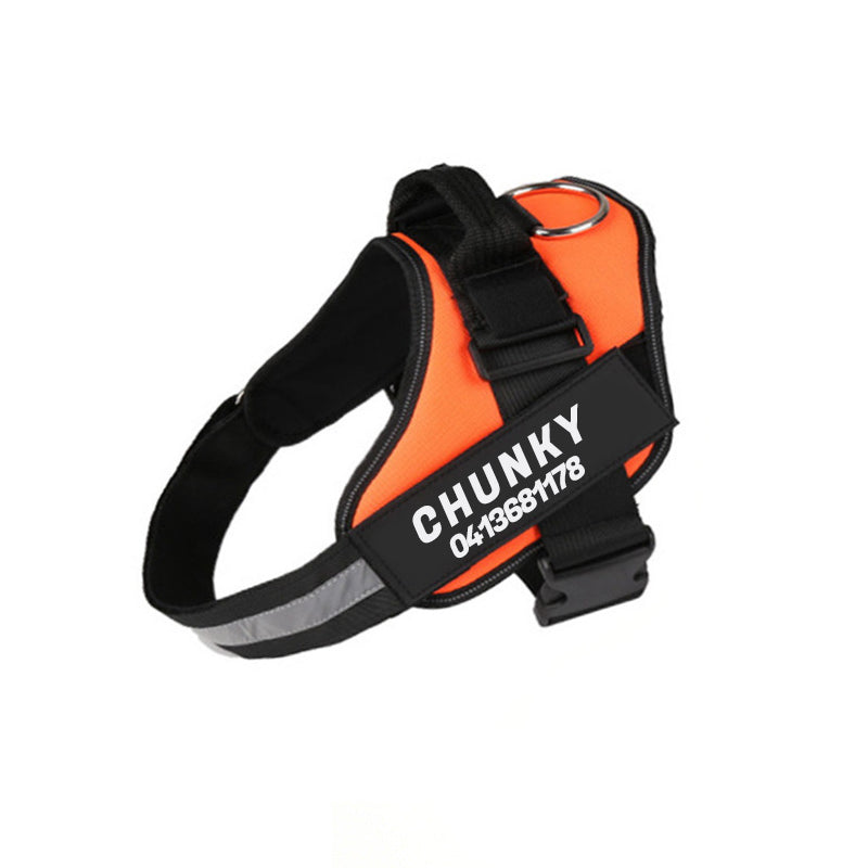 Ergonomisches Anti-Zug Hundegeschirr in verschiedenen Farben, personalisierbar für Komfort und reflektierende Sicherheit.
