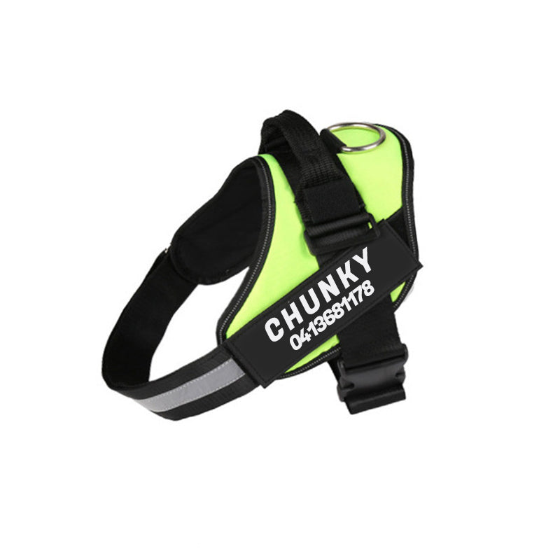 Ergonomisches Anti-Zug Hundegeschirr in verschiedenen Farben, personalisierbar für Komfort und reflektierende Sicherheit.
