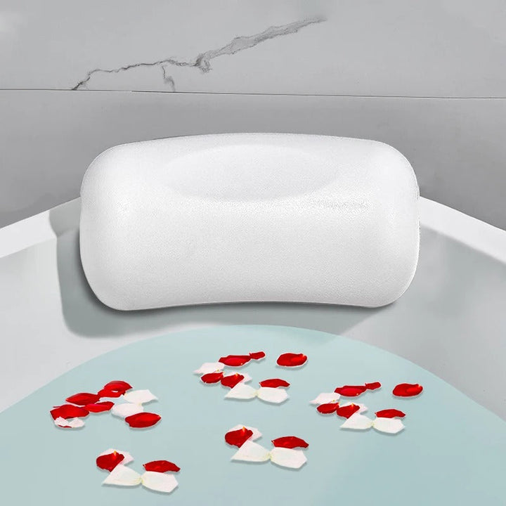 Ergonomisches, rutschfestes Badekissen mit Saugnäpfen in der Badewanne für entspannte Nackenstütze und schnelles Trocknen.