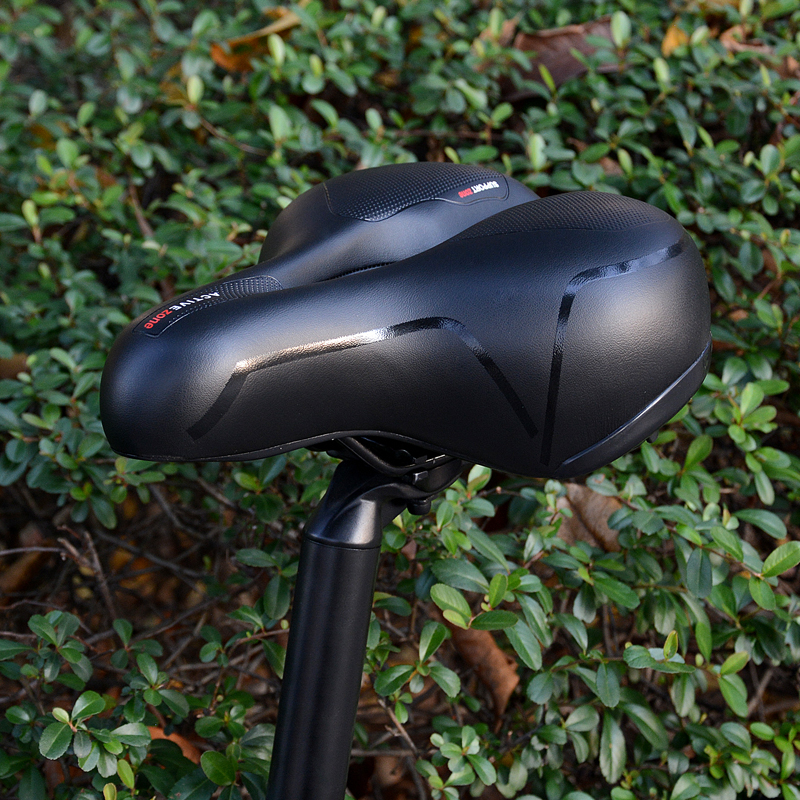 Ergonomischer ErgoRide Fahrradsattel aus Kunstleder, ideal für komfortables und schmerzfreies Radfahren.
