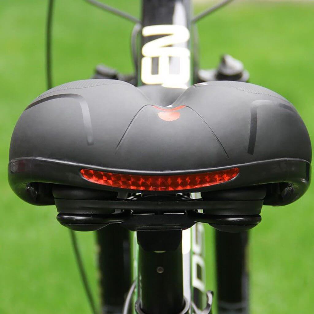 ErgoRide Komfort Fahrradsattel von oben, Details zur ergonomischen Form und atmungsaktiven Textur.