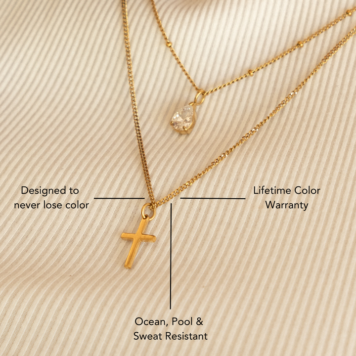 Vielseitige Damen Kreuz Halskette für den Lagenlook. Minimalistisch, wasserfest & elegant, aus poliertem Edelstahl.