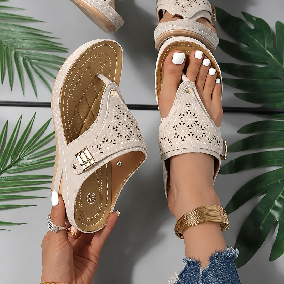 Orthopädische Sandale in hellbraun, perfekt für lässige Sommerlooks.