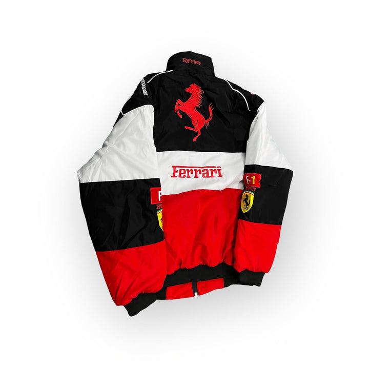 Exklusive Vintage Unisex Jacke in Ferrari-Rot, die zeitlosen Stil verkörpert.
