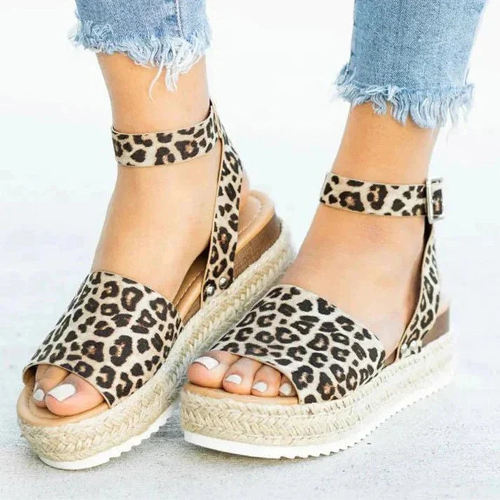 Elegante Damen Plateausandalen, ideal für stilvolle Sommerlooks. Komfortable und modische Damensandalen.