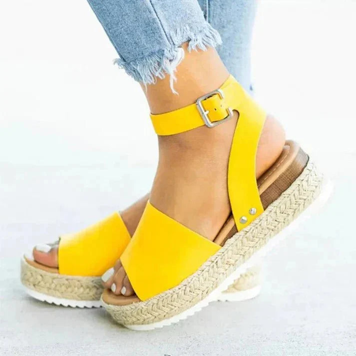 Komfortable Damen Plateau-Sandalen, die Ergonomie und modernen Sommerstil vereinen. Bequeme Damenschuhe.