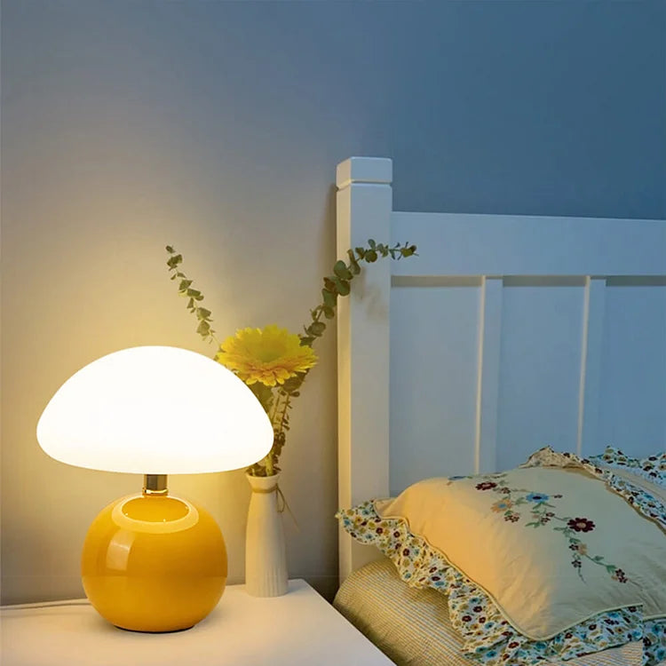 Elegante Französische Creme Tischleuchte mit Pilzdesign