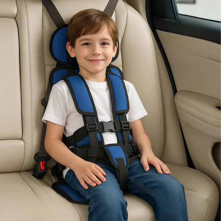 Faltbarer, tragbarer Kindersitz für einfache Reisen und platzsparende Aufbewahrung im Auto.