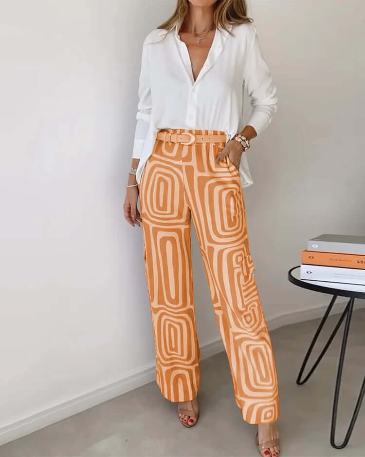 Ordentliches Set mit Bluse und Gürtel