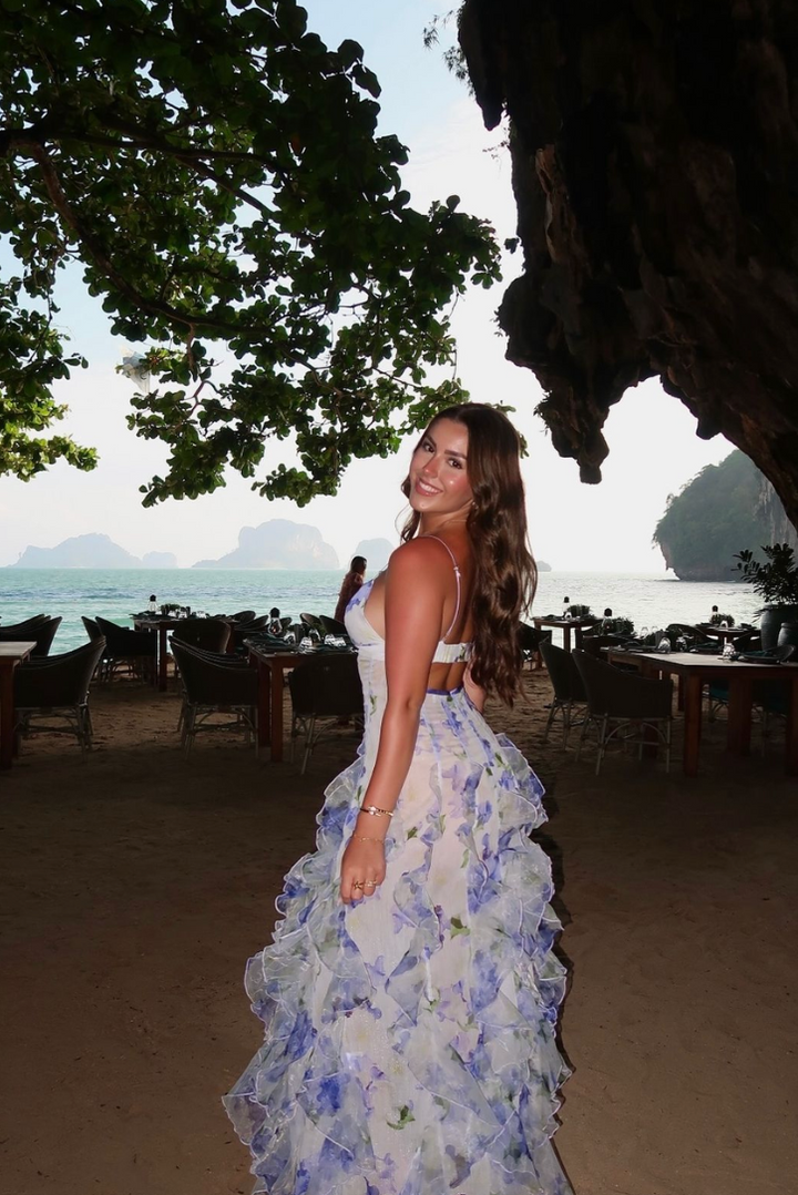 Sommerliches Damen Maxikleid mit blumigem Design und schmeichelhaften Cut-Outs. Optimal als Strandkleid oder Partykleid.
