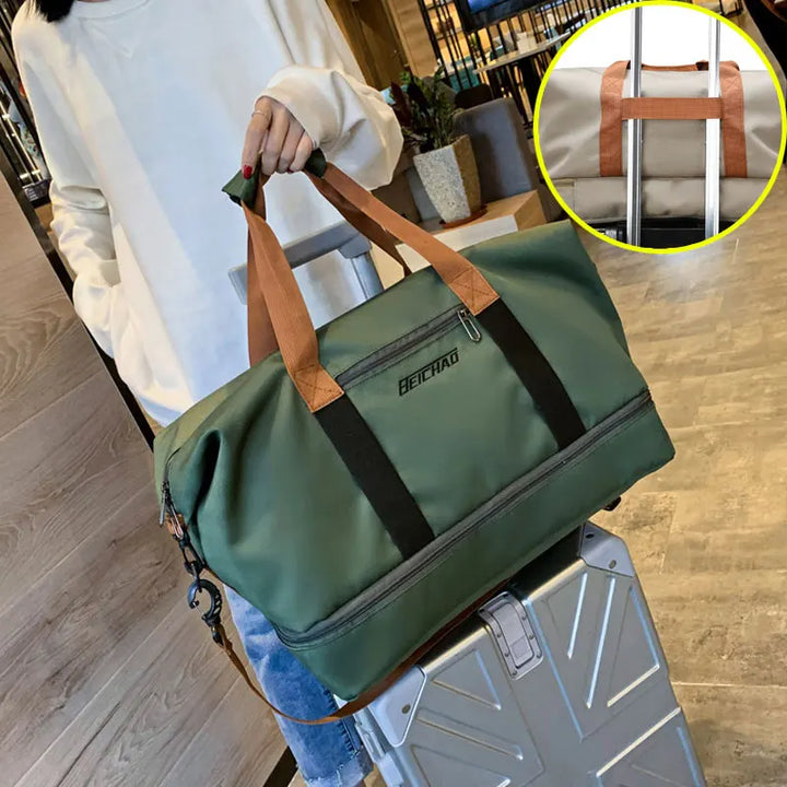 "FlexFit Pro Duffel: Vielseitige, robuste Tasche aus Nylon mit speziellem Schuhfach und abnehmbarem Schultergurt."