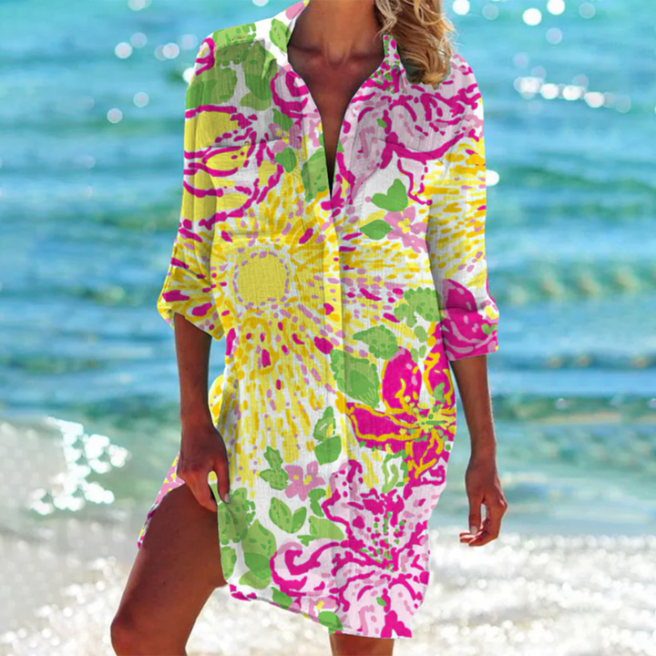 Detailansicht des fließenden Damen Sommerkleides mit A-Linie und feinem Blumenmuster, leicht & elegant.