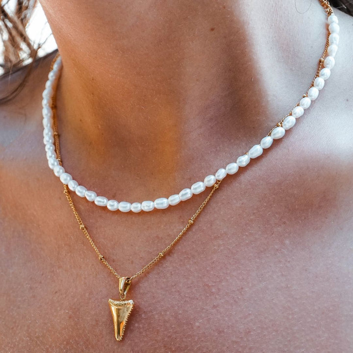 Detailansicht der Verschlussart dieser Süßwasserperlen Choker Halskette