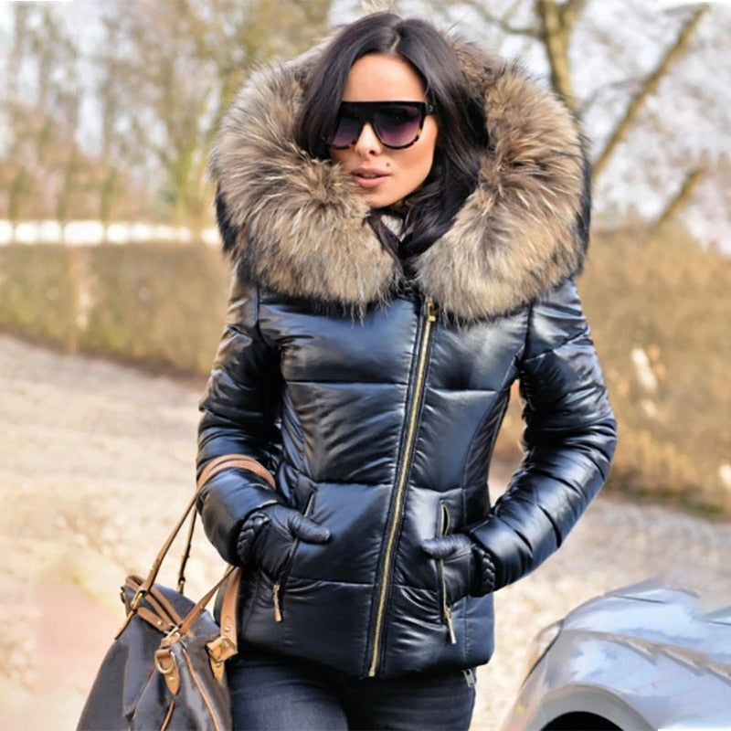 Praktische Damen Winterjacke mit Reißverschluss und Taschen, warm & funktional für kalte Wintertage.