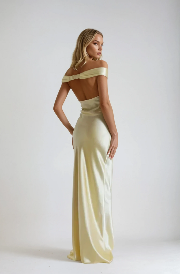 Gelbes Damen Abendkleid, bodenlang mit raffiniertem Rückenausschnitt, elegantes Design für Festlichkeiten.
