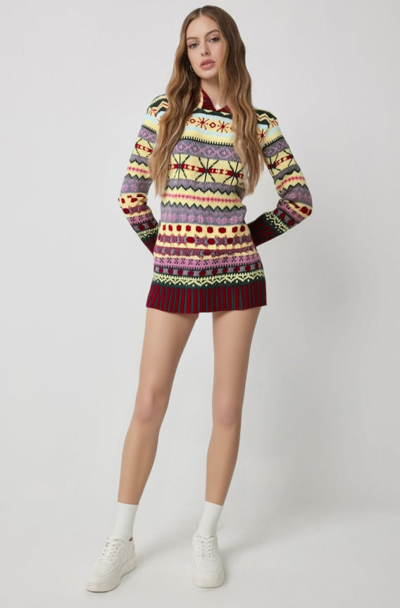 Gemütlicher Damen Norwegerpullover mit Kapuze, nordischem Muster, langärmlig, ideal für warme Wintertage.
