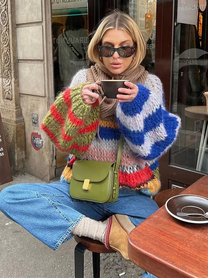 Gemütlicher mehrfarbiger Damen Strickpullover für den Winter. Warmer Langarmpullover, ideal für Freizeit.