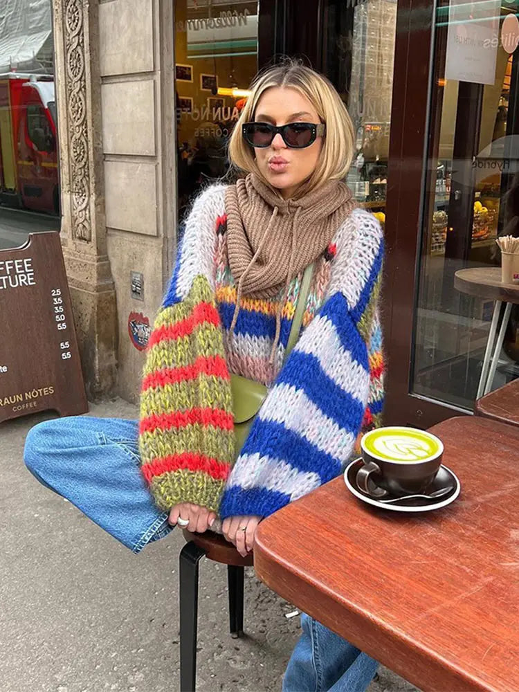 Warmer Damen Winter Strickpullover, mehrfarbig gestrickt, perfekt für kalte Tage und entspannte Mode.