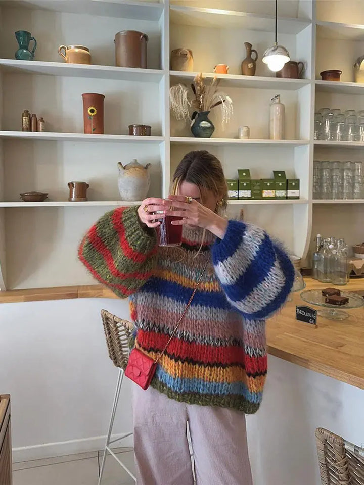 Bequemer Damen Winterpullover, mehrfarbig und gestrickt. Gemütlicher Langarmpullover für entspannte Freizeit.