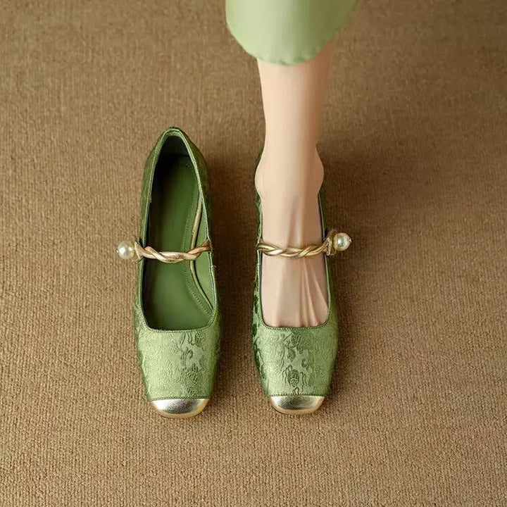 Draufsicht auf die bequemen grünen Damenschuhe