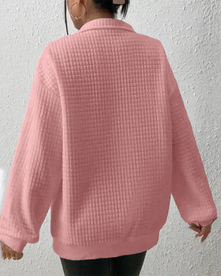 Gesteppter Herbstpullover Damen mit Langarm. Moderner Strickpullover für warme Wintermode & lässigen Komfort.