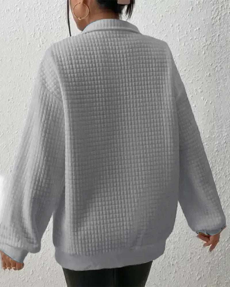 Trendiger Damen Strickpullover Langarm, gesteppt. Elegantes Oberteil für Herbst- und Winteroutfits, bequem & modern.