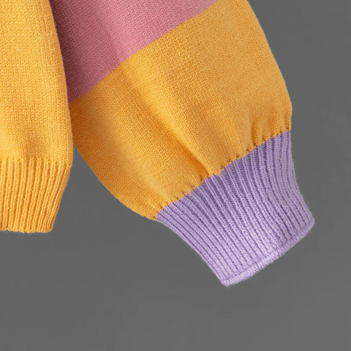 Gemütlicher gestreifter Pullover in Oversize-Passform für Damen & Herren. Perfekte Alltagskleidung im Herbst/Winter.