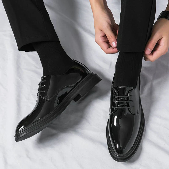 Stilvolle Herren Glanz-Derby-Schuhe; schwarze Anzugschuhe für elegante Events und besondere Anlässe.