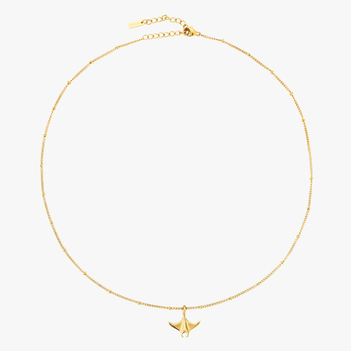 Goldfarbene Manta Kette als edles Geschenk in Nahaufnahme