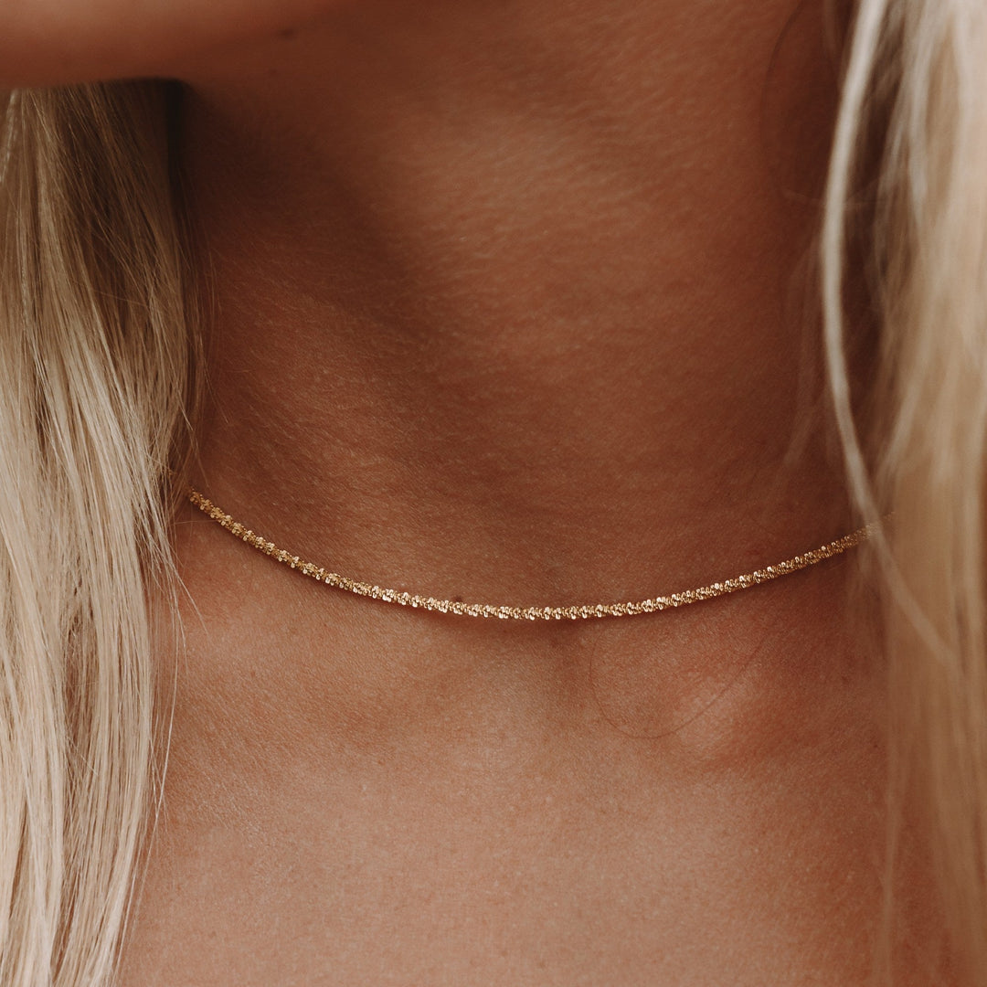 Filigrane goldene Gliederkette für Damen. Wasserfest, hypoallergen & verstellbar. Minimalistischer Goldschmuck.