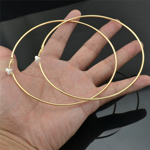 Goldene Creolen Ohrringe, großer Durchmesser, Handfläche, Schmuck, modisch, elegant