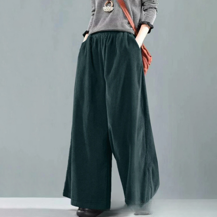 Schwarze Damen Vintage Hose mit weitem Bein. Elegante & bequeme Alltagshose für vielseitige Damenmode.