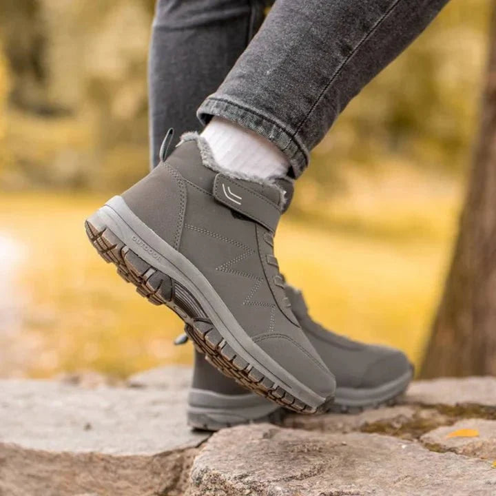 Robuste Damen Outdoor Stiefel: Wasserdicht, warm & griffig für jedes Winterwetter.