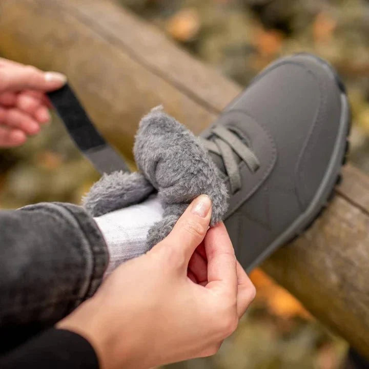 Kälteschutz Stiefel für Damen, ergonomisch geformt für warme, trockene & geschützte Füße.