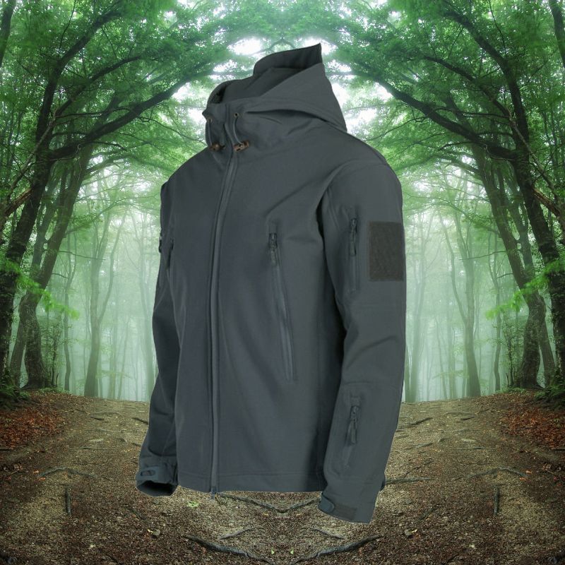 Graue Herren Outdoorjacke, taktisch, wasserdicht & winddicht. Robuste Freizeitjacke für Abenteuer.
