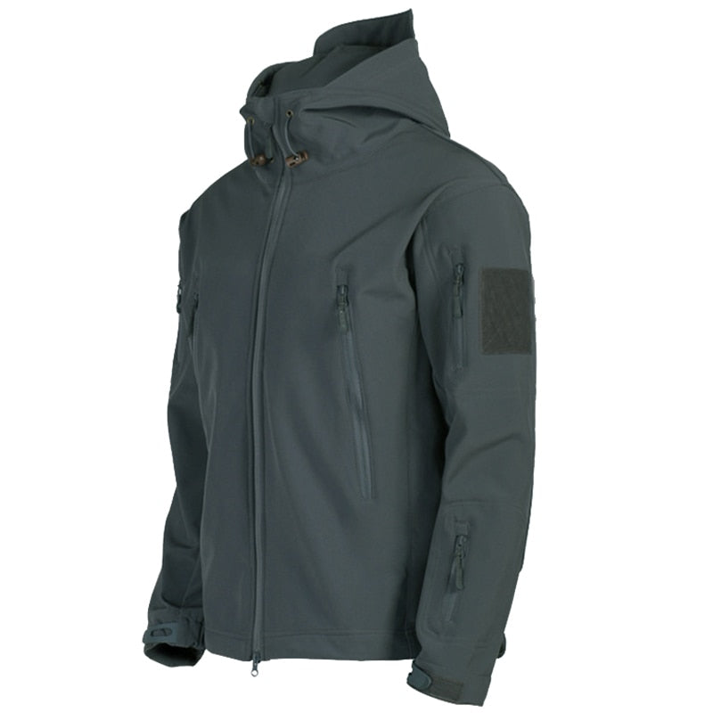 Winddichte Khaki Herrenjacke, taktisch & robust. Wasserdichte Übergangsjacke mit Reißverschluss für Outdoor.