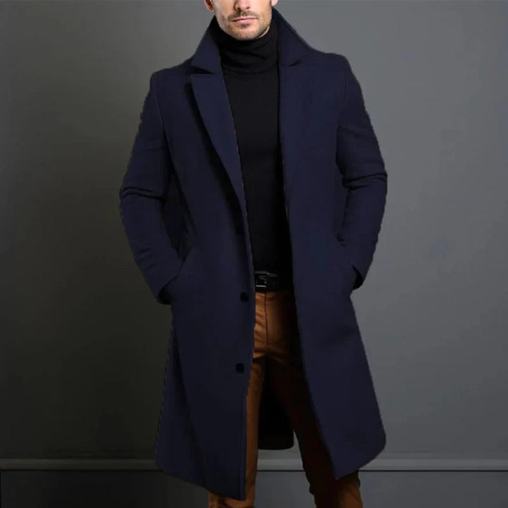 Eleganter, grauer Herren Wintermantel, gefüttert und warm für stilvolle Winteroutfits.