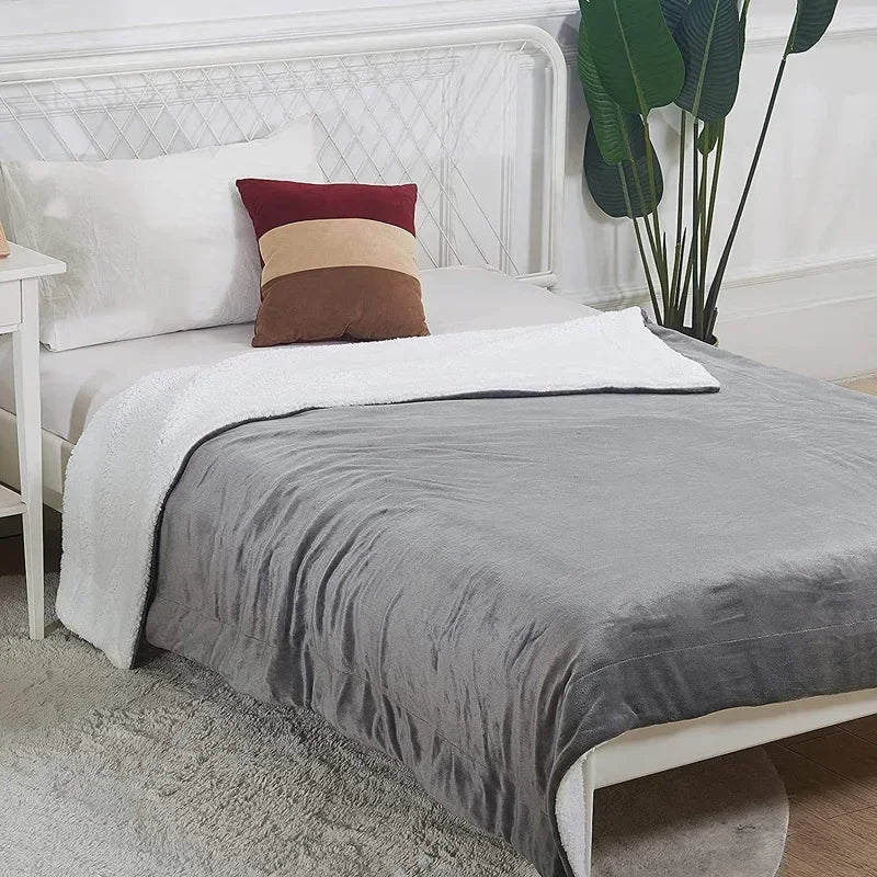 Großformatige elektrische Wärmedecke aus weichem Polyester, perfekte Heizdecke für Paare & pure Gemütlichkeit.
