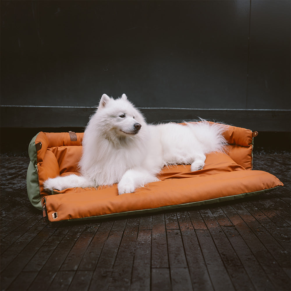 "Großer, stilvoller Deluxe-Hundesitz aus Kunstleder fürs Auto mit dicker Polsterung und erweiterbarem Liegebereich"