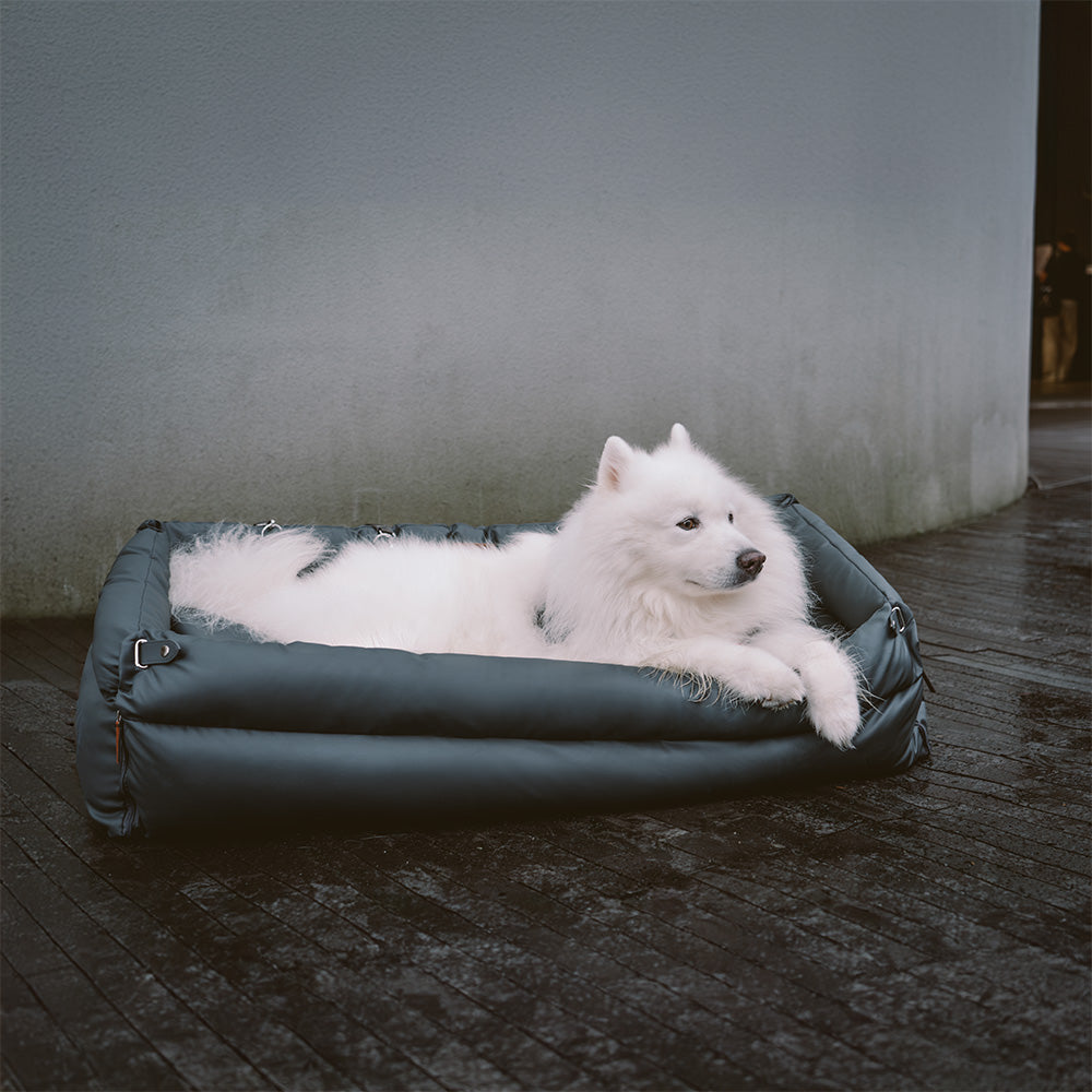 "Großer, stilvoller Deluxe-Hundesitz aus Kunstleder fürs Auto mit dicker Polsterung und erweiterbarem Liegebereich"