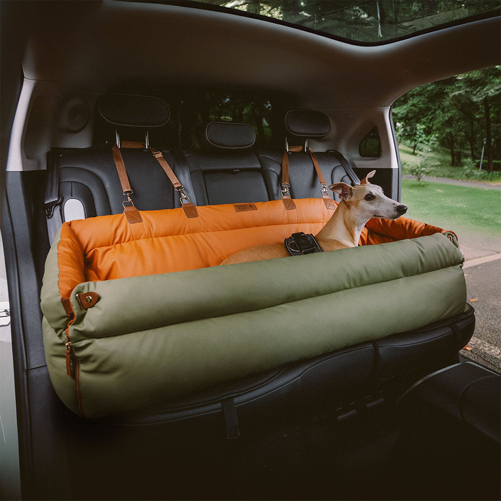 "Großer, stilvoller Deluxe-Hundesitz aus Kunstleder fürs Auto mit dicker Polsterung und erweiterbarem Liegebereich"